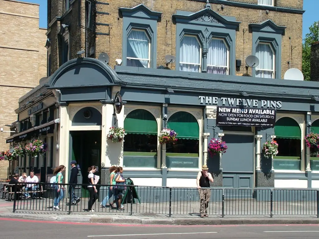 Twelve Pins Pub