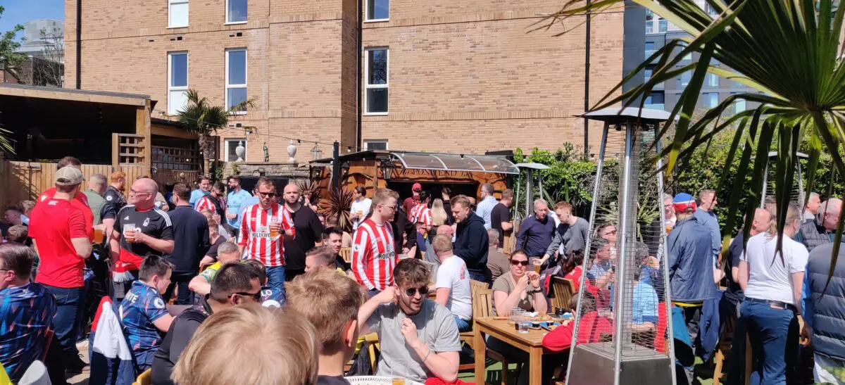 The Express Tavern - Brentford Pub - Beer garden | Gårdhave