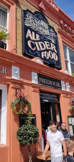 The Express Tavern - Brentford Pub