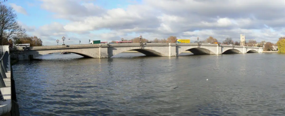 Putney_Bridge_Themsen-Hammersmith-Fulham