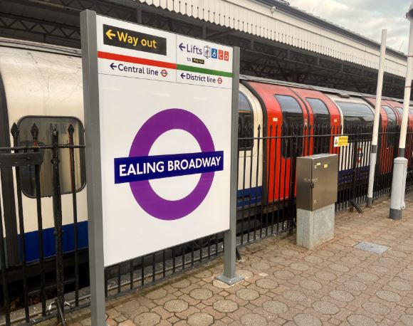 Ealing Broadway Station - London Tube - West London
